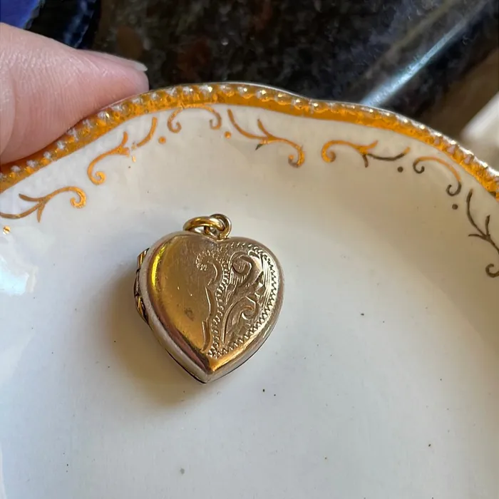 Engraved Heart Locket Gold Filled Vintage Vintage Paris Jewelry Necklaces Engraved Heart Locket Gold Filled Vintage Vintage Paris Jewelry Necklaces