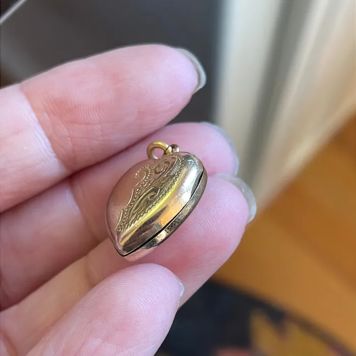 Engraved Heart Locket Gold Filled Vintage Vintage Paris Jewelry Necklaces Engraved Heart Locket Gold Filled Vintage Vintage Paris Jewelry Necklaces